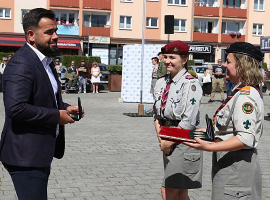 Z okazji jubileuszu lęborscy harcerze z nowym 66463