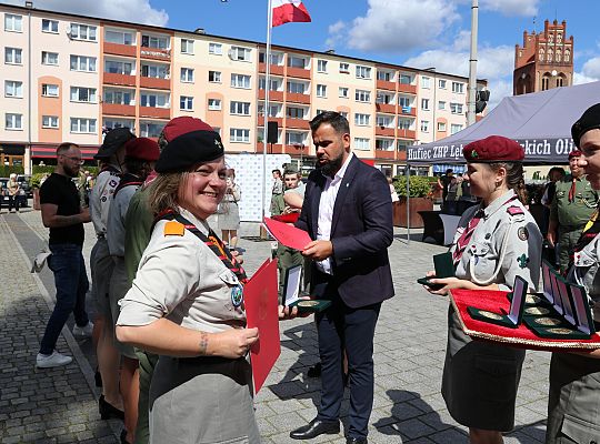 Z okazji jubileuszu lęborscy harcerze z nowym 66474