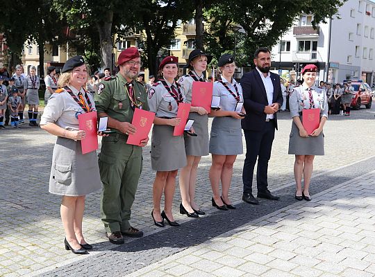 Z okazji jubileuszu lęborscy harcerze z nowym 66475