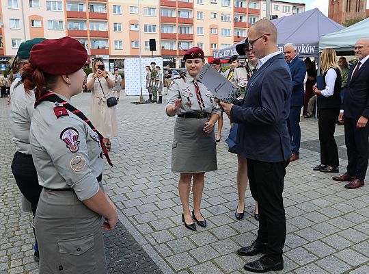 Z okazji jubileuszu lęborscy harcerze z nowym 66476