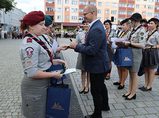 Z okazji jubileuszu lęborscy harcerze z nowym 66478