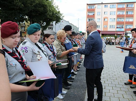Z okazji jubileuszu lęborscy harcerze z nowym 66479