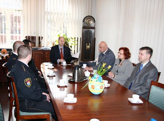 Strażnicy miejscy uhonorowani za udany pościg za 2054