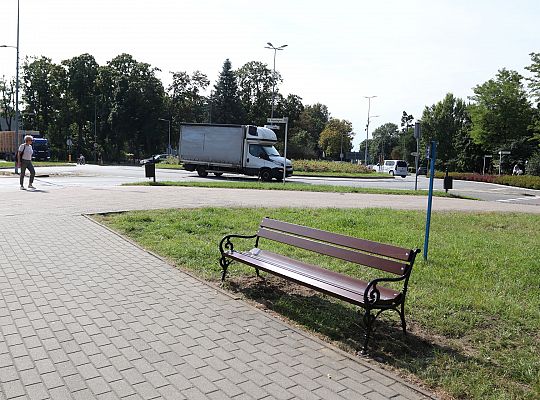 Nowe ławki w Lęborku – wygodniej na spacerze i w 66658