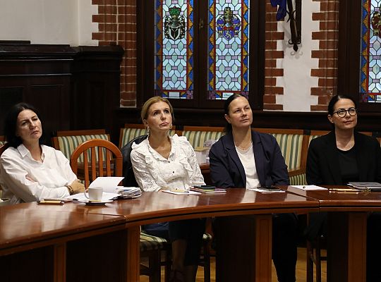 W ratuszu o przeciwdziałaniu przemocy domowej oraz 67021