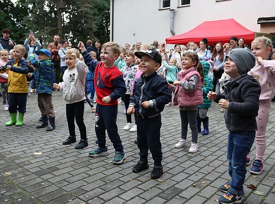Rodzinno - sportowy piknik w Przedszkolu nr 10 67161