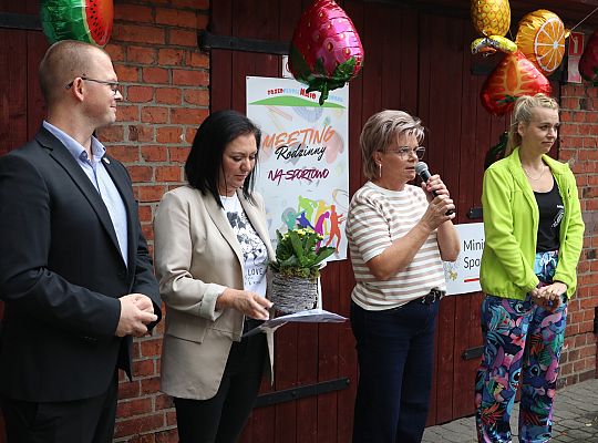 Rodzinno - sportowy piknik w Przedszkolu nr 10 67165