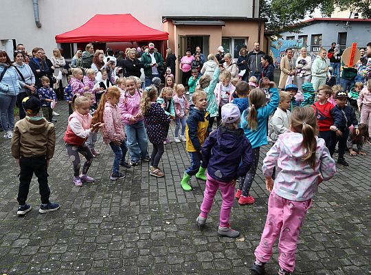 Rodzinno - sportowy piknik w Przedszkolu nr 10 67178