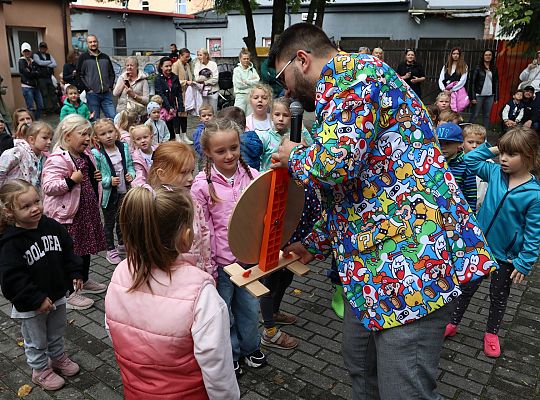 Rodzinno - sportowy piknik w Przedszkolu nr 10 67177