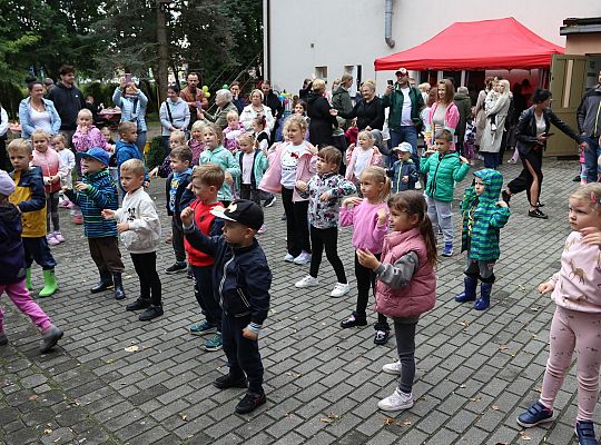 Rodzinno - sportowy piknik w Przedszkolu nr 10 67181