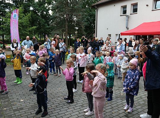 Rodzinno - sportowy piknik w Przedszkolu nr 10 67182