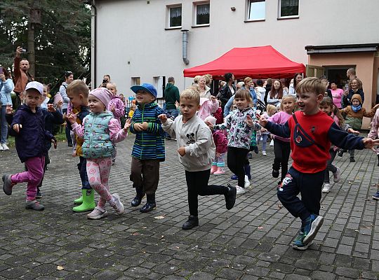 Rodzinno - sportowy piknik w Przedszkolu nr 10 67186