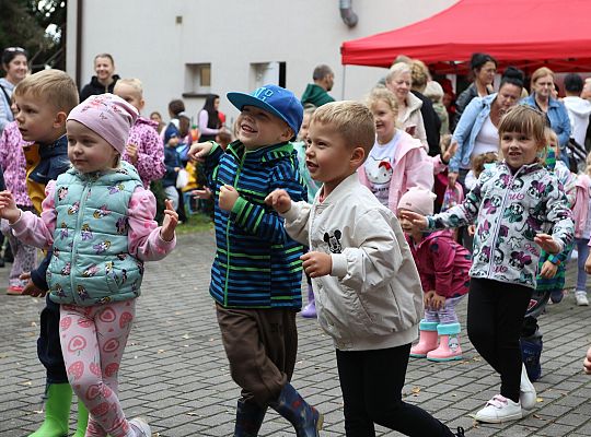 Rodzinno - sportowy piknik w Przedszkolu nr 10 67187