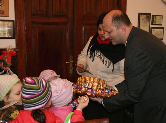 Przedszkolaki i czekoladowe zajączki w ratuszu  2066