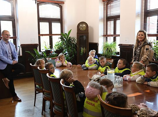 Przedszkolaki z wizytą w urzędzie 67794