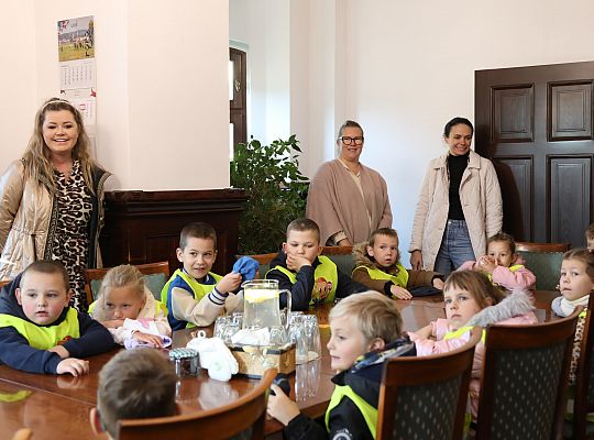 Przedszkolaki z wizytą w urzędzie 67795