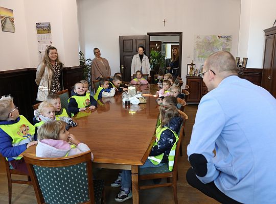 Przedszkolaki z wizytą w urzędzie 67798