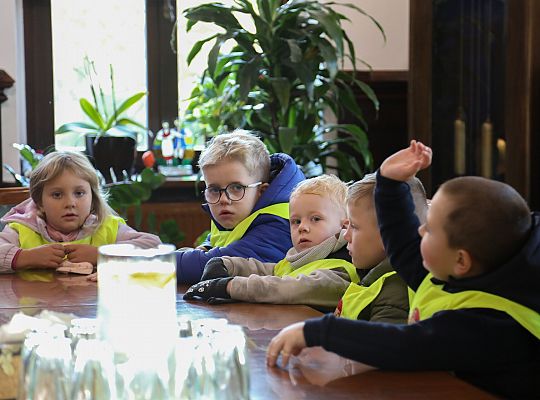 Przedszkolaki z wizytą w urzędzie 67799