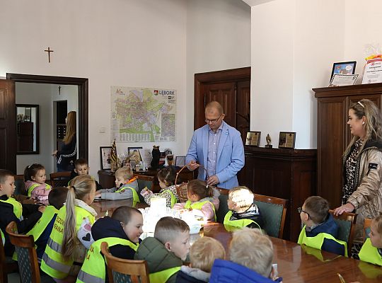 Przedszkolaki z wizytą w urzędzie 67802