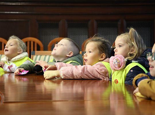 Przedszkolaki z wizytą w urzędzie 67804