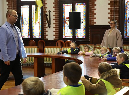 Przedszkolaki z wizytą w urzędzie 67805