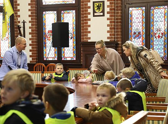 Przedszkolaki z wizytą w urzędzie 67809