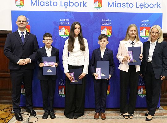 Nagrody i wyróżnienia dla uczniów i absolwentów 68145