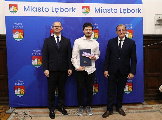 Nagrody i wyróżnienia dla uczniów i absolwentów 68148