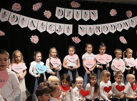 Z uśmiechem i wzruszeniem - Dzień Edukacji 68230