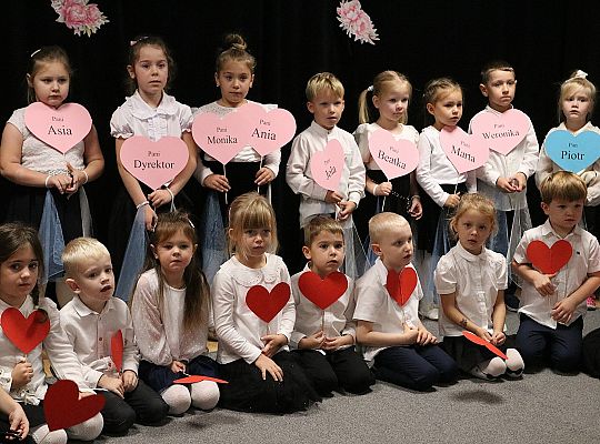 Z uśmiechem i wzruszeniem - Dzień Edukacji 68231