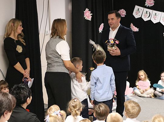 Z uśmiechem i wzruszeniem - Dzień Edukacji 68236