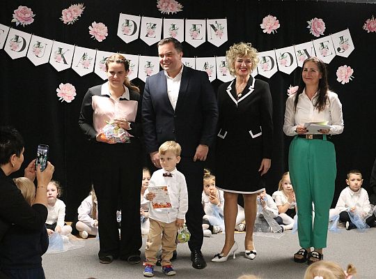 Z uśmiechem i wzruszeniem - Dzień Edukacji 68237