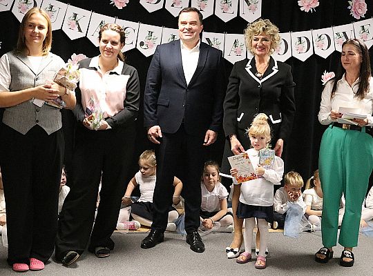 Z uśmiechem i wzruszeniem - Dzień Edukacji 68241