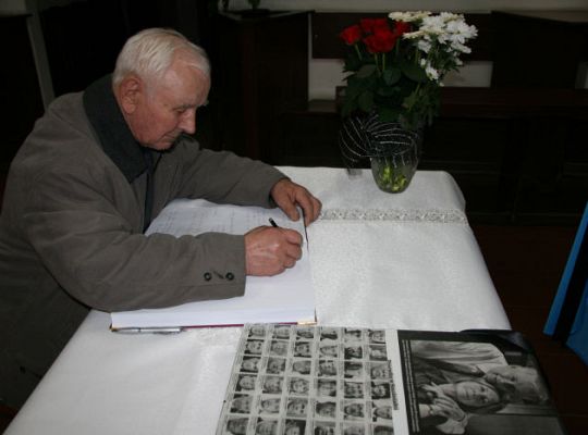 Księga Kondolencyjna wyłożona 2097
