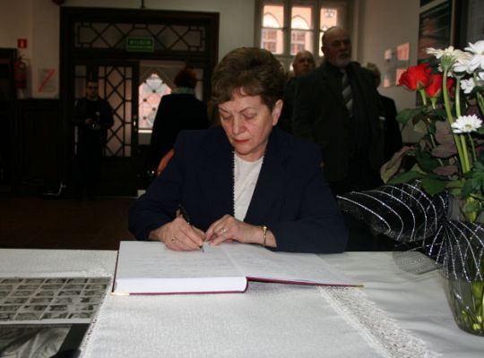 Księga Kondolencyjna wyłożona 2083