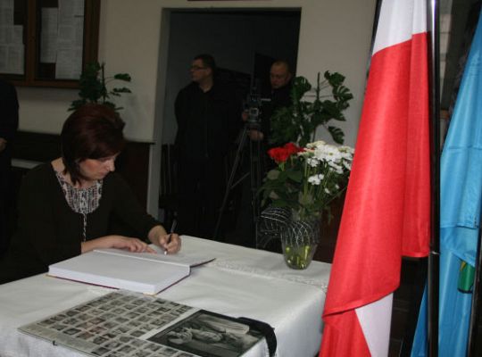 Księga Kondolencyjna wyłożona 2086