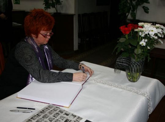 Księga Kondolencyjna wyłożona 2092