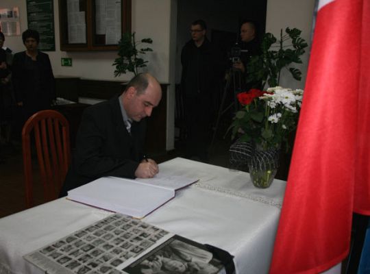 Księga Kondolencyjna wyłożona 2087