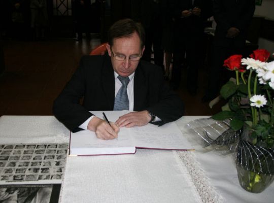 Księga Kondolencyjna wyłożona 2080