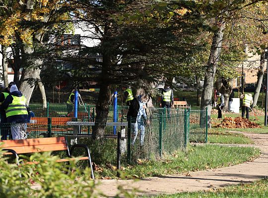 Dbają o porządek na skwerach i w parkach 68522