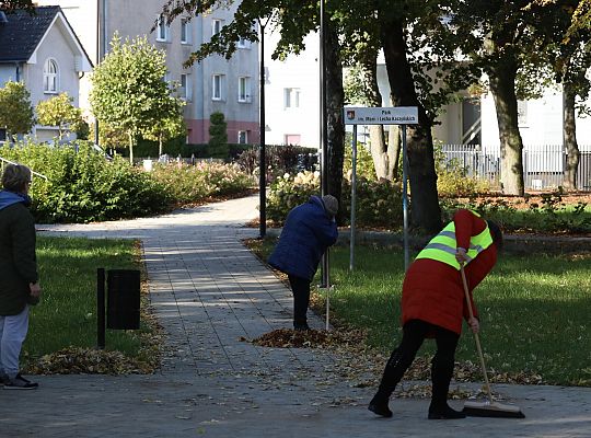 Dbają o porządek na skwerach i w parkach 68523