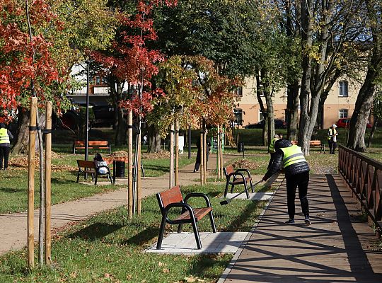 Dbają o porządek na skwerach i w parkach 68527