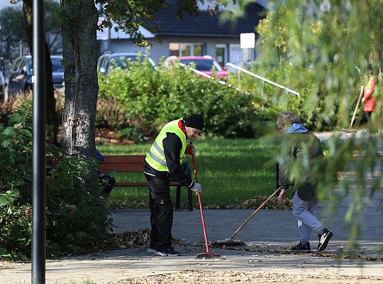 Dbają o porządek na skwerach i w parkach 68530