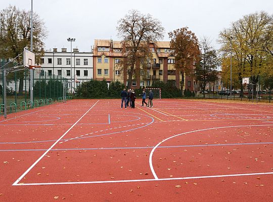 Nowa nawierzchnia i skocznia w dal na „Orliku” na 68577