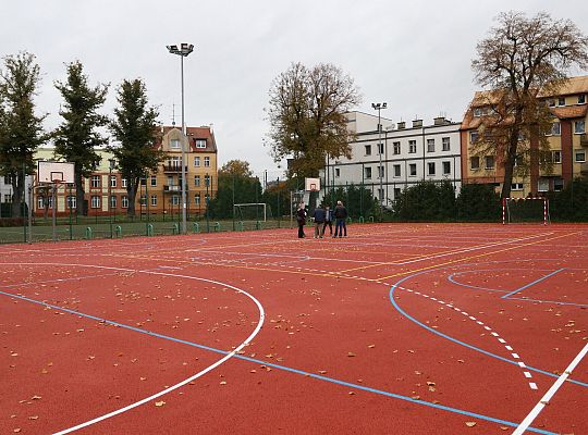Nowa nawierzchnia i skocznia w dal na „Orliku” na 68576