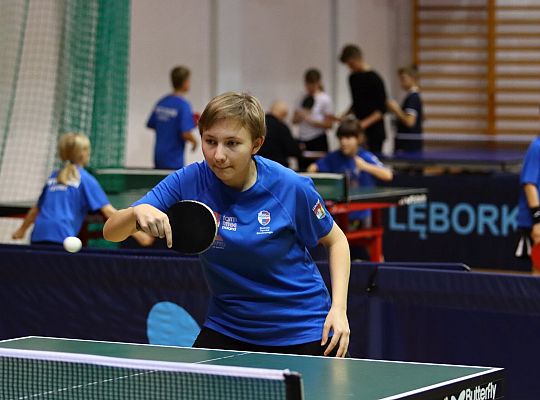 „Równe szanse przy stole” – młodzi tenisiści 68653