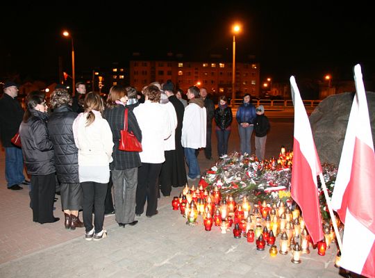 Miejsce uczczenia Ofiar katastrofy - codziennie o 2118