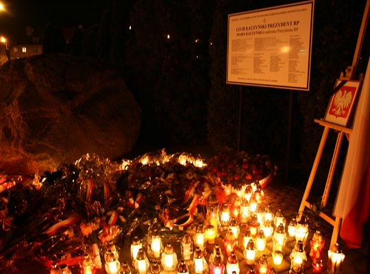 Miejsce uczczenia Ofiar katastrofy - codziennie o 2119