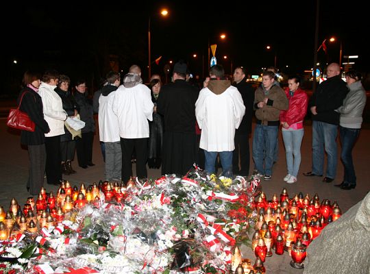 Miejsce uczczenia Ofiar katastrofy - codziennie o 2117