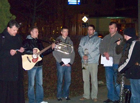 Miejsce uczczenia Ofiar katastrofy - codziennie o 2122